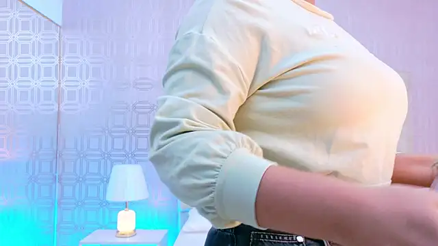 Snapshot of Sara_Desire chatting on 02/07/26, 12:24 Sara Desire online show from 02/07/26, 12:24