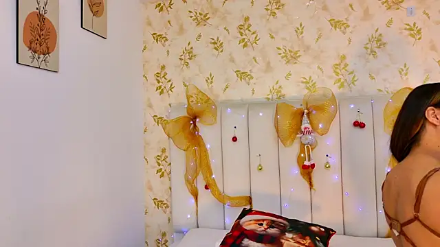 Sara Desire online show from 12/14/25, 12:22