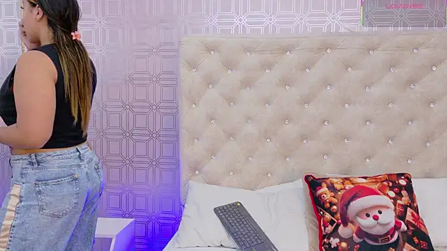 Sara Desire online show from 11/25/25, 12:16