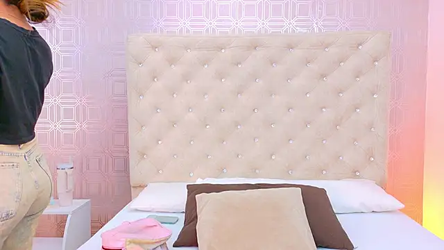 Snapshot of Sara_Desire chatting on 02/28/26, 12:27 Sara Desire online show from 02/28/26, 12:27