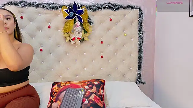 Sara Desire online show from 11/28/25, 12:38