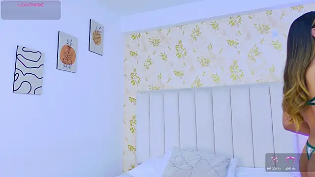 Snapshot of Sara_Desire chatting on 01/16/26, 12:53 Sara Desire online show from 01/16/26, 12:53