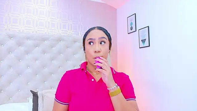 Snapshot of Sara_Desire chatting on 02/25/26, 12:38 Sara Desire online show from 02/25/26, 12:38