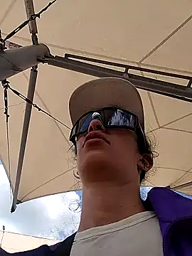 rebekka simpson online show from 11/08/25, 04:21