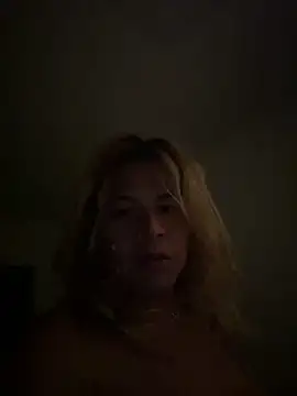 Snapshot of allissonw13 chatting on 05/04/26, 04:16 allissonw13 online show from 05/04/26, 04:16