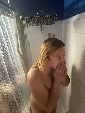 allissonw13 online show from 12/05/25, 03:38