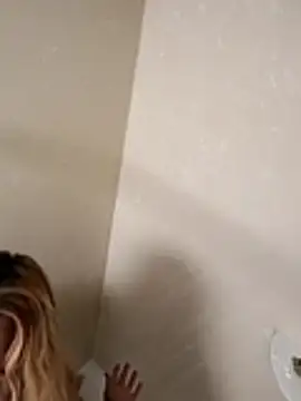 allissonw13 online show from 04/14/26, 08:19