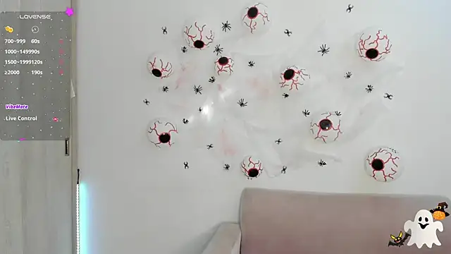 Lilacutte  online show from 10/28/25, 08:41