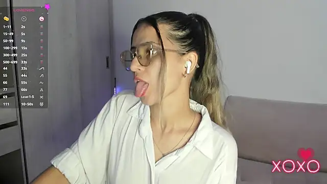 Lilacutte  online show from 09/29/25, 08:32