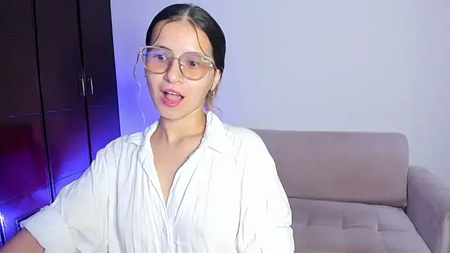 Snapshot of Lilacutte_ chatting on 05/04/26, 07:33 Lilacutte online show from 05/04/26, 07:33