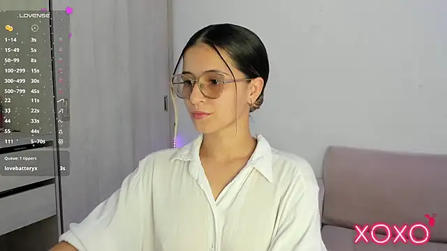 Lilacutte  online show from 12/22/25, 04:18