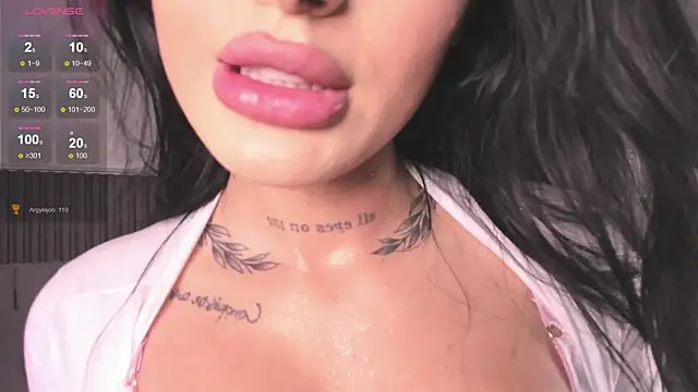 Snapshot of SOPHICARTERS chatting on 03/30/26, 01:01 SOPHICARTERS online show from 03/30/26, 01:01