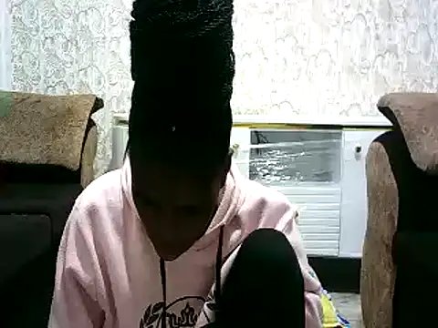 Snapshot of hottgirlval chatting on 12/12/24, 07:48 hottgirlval online show from 12/12/24, 07:48