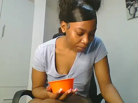 Snapshot of _Becky002 chatting on 07/06/26, 10:33 Becky002 online show from 07/06/26, 10:33