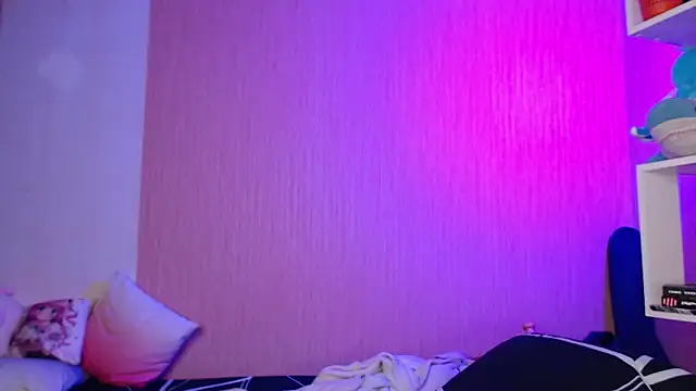 ur kitty   online show from 09/22/25, 01:28