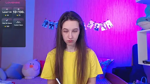 ur kitty   online show from 10/12/25, 02:07