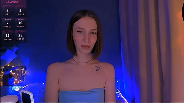 Snapshot of ellaamber chatting on 03/08/25, 01:50 ellaamber online show from 03/08/25, 01:50