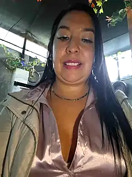 Snapshot of Bella_keny chatting on 02/15/25, 10:21 Bella keny online show from 02/15/25, 10:21