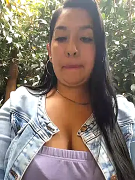 Snapshot of Bella_keny chatting on 02/19/25, 08:20 Bella keny online show from 02/19/25, 08:20