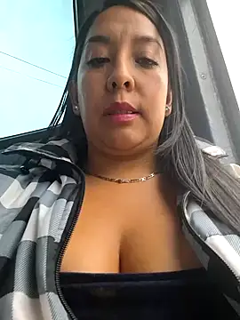 Snapshot of Bella_keny chatting on 02/25/25, 08:00 Bella keny online show from 02/25/25, 08:00