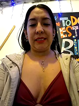 Snapshot of Bella_keny chatting on 03/07/25, 11:38 Bella keny online show from 03/07/25, 11:38
