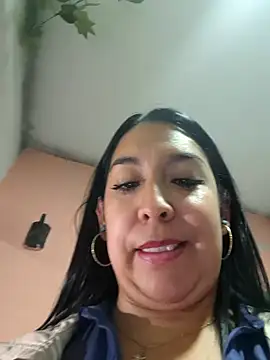 Snapshot of Bella_keny chatting on 03/23/25, 12:26 Bella keny online show from 03/23/25, 12:26