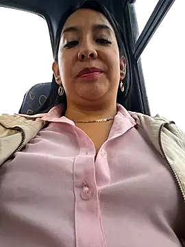 Snapshot of Bella_keny chatting on 03/13/25, 10:21 Bella keny online show from 03/13/25, 10:21