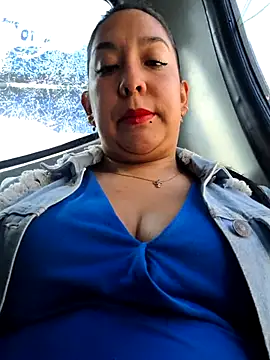 Snapshot of Bella_keny chatting on 10/15/25, 07:11 Bella keny online show from 10/15/25, 07:11