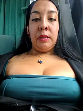 Snapshot of Bella_keny chatting on 05/08/26, 04:44 Bella keny online show from 05/08/26, 04:44