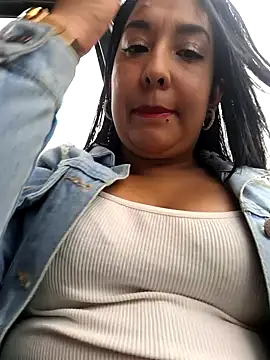 Snapshot of Bella_keny chatting on 10/10/25, 06:42 Bella keny online show from 10/10/25, 06:42