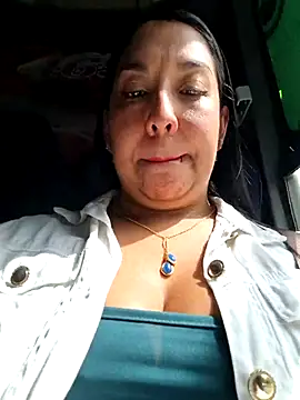 Snapshot of Bella_keny chatting on 06/19/26, 02:56 Bella keny online show from 06/19/26, 02:56