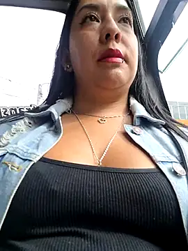 Snapshot of Bella_keny chatting on 06/03/26, 01:45 Bella keny online show from 06/03/26, 01:45