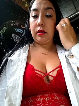 Snapshot of Bella_keny chatting on 09/27/25, 05:41 Bella keny online show from 09/27/25, 05:41