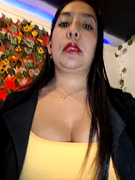Snapshot of Bella_keny chatting on 10/16/25, 07:44 Bella keny online show from 10/16/25, 07:44