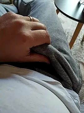 A man in public online show from 12/18/25, 02:10