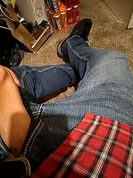 A man in public online show from 11/27/25, 08:20