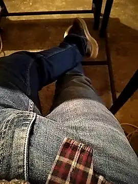 Snapshot of A_man_in_public chatting on 02/25/26, 11:43 A man in public online show from 02/25/26, 11:43