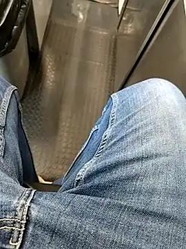 Snapshot of A_man_in_public chatting on 01/18/26, 09:46 A man in public online show from 01/18/26, 09:46