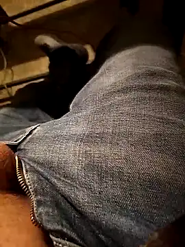 Snapshot of A_man_in_public chatting on 02/24/26, 07:48 A man in public online show from 02/24/26, 07:48