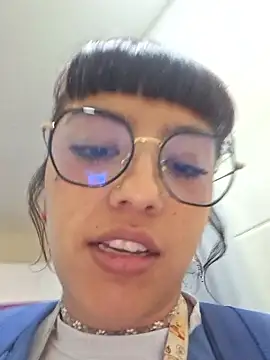 cute hollywood online show from 02/21/26, 06:32