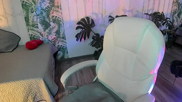 cute hollywood online show from 12/05/25, 08:50