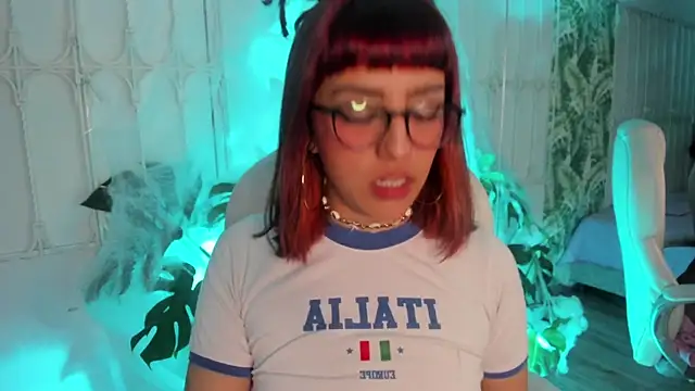 cute hollywood online show from 10/24/25, 09:03