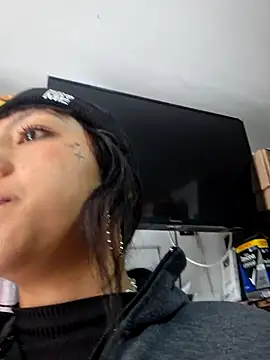 cute hollywood online show from 05/25/26, 12:37