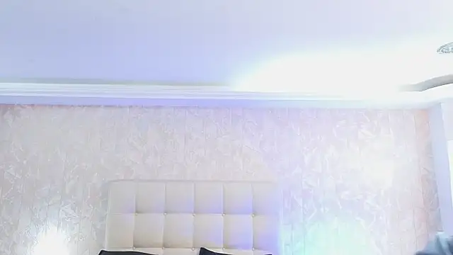 cute hollywood online show from 04/13/26, 08:02