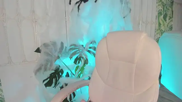 cute hollywood online show from 10/15/25, 12:24