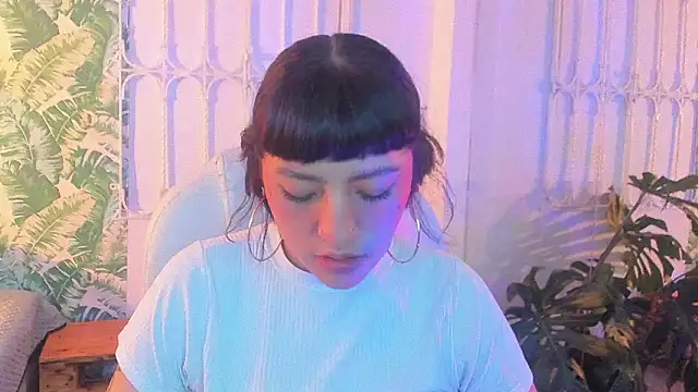 cute hollywood online show from 02/04/26, 12:00