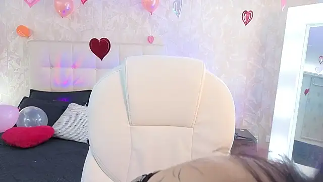 cute hollywood online show from 02/23/26, 09:04