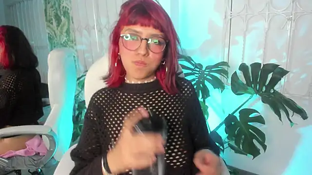 cute hollywood online show from 09/30/25, 09:10