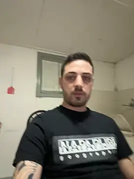 iltoscano95 online show from 10/18/25, 07:38