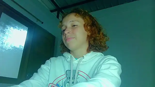 Snapshot of stephanie_bennett04 chatting on 12/15/25, 04:18 stephanie bennett04 online show from 12/15/25, 04:18